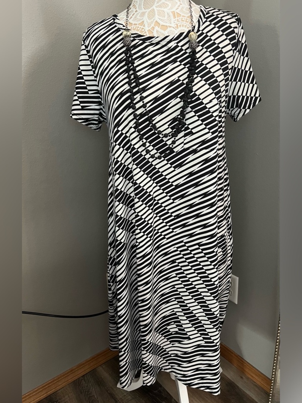 LuLaRoe Black & white Geometric Carly